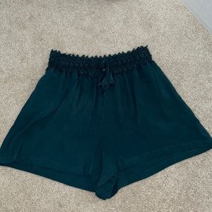 AE Flowy shorts with pockets